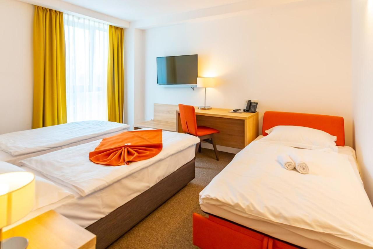 Hotel Park Superior 3* Cakovec Bagian luar foto
