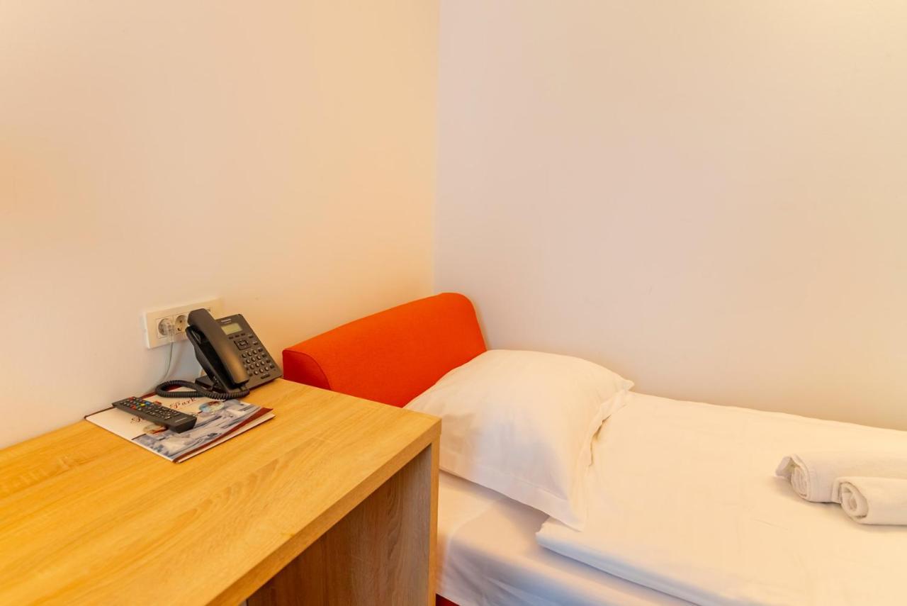 Hotel Park Superior 3* Cakovec Bagian luar foto