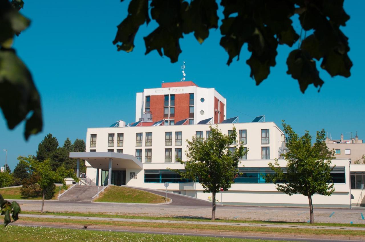 Hotel Park Superior 3* Cakovec Bagian luar foto